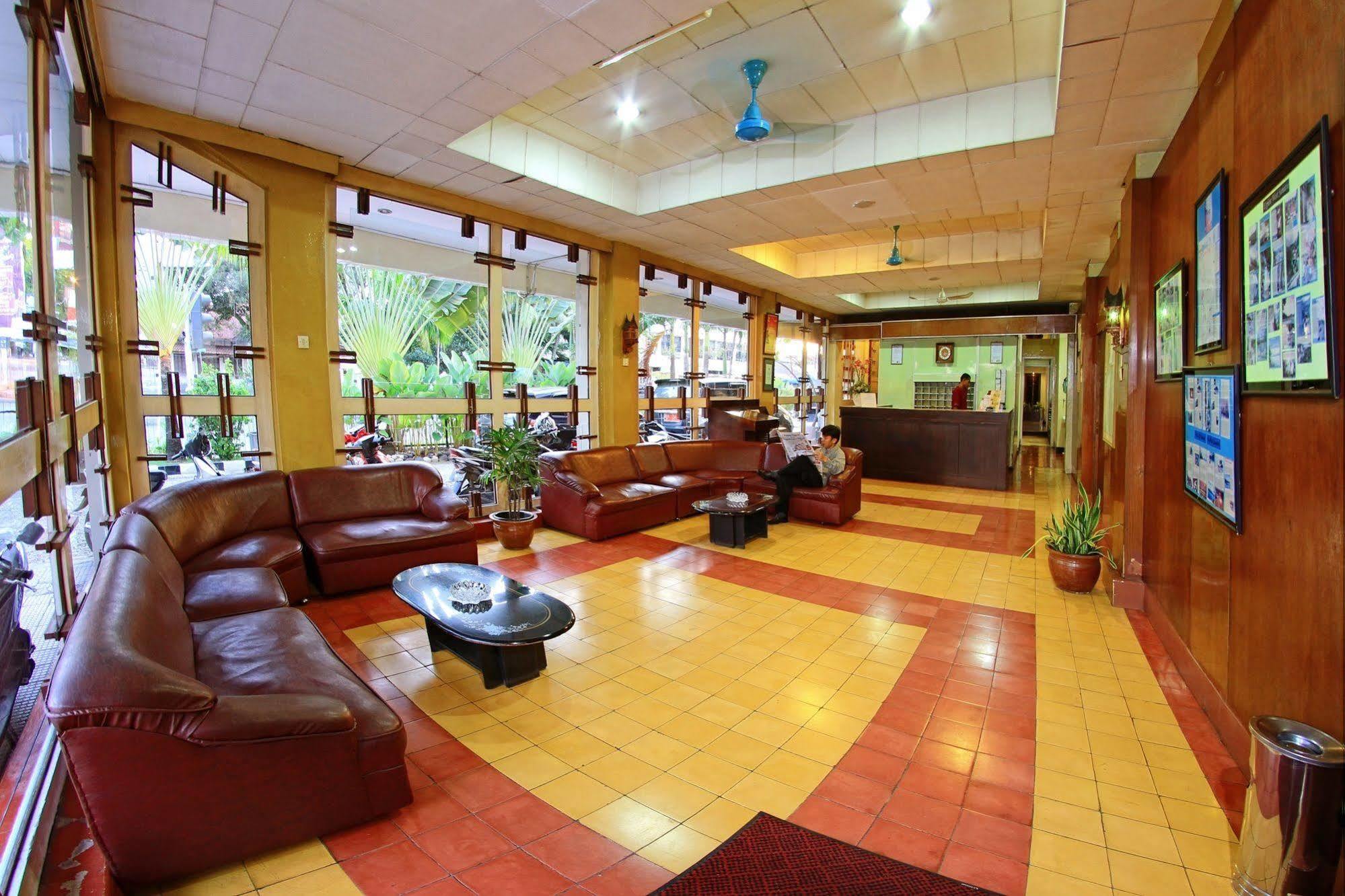Hotel Hangtuah Padang  Dış mekan fotoğraf