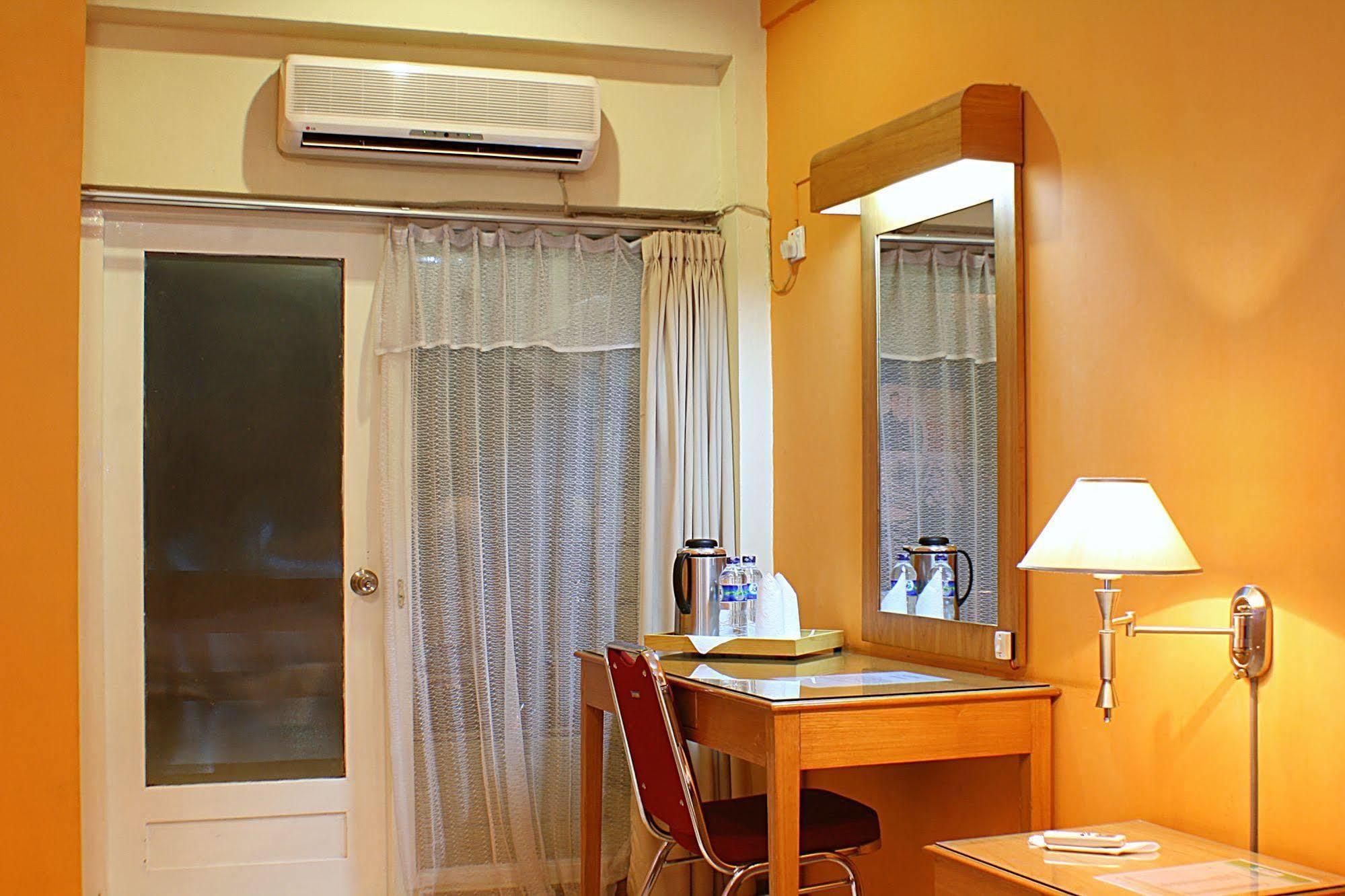 Hotel Hangtuah Padang  Dış mekan fotoğraf