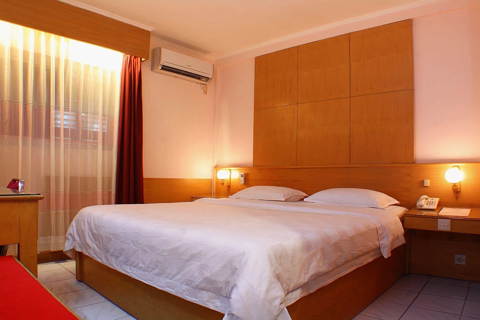 Hotel Hangtuah Padang  Dış mekan fotoğraf