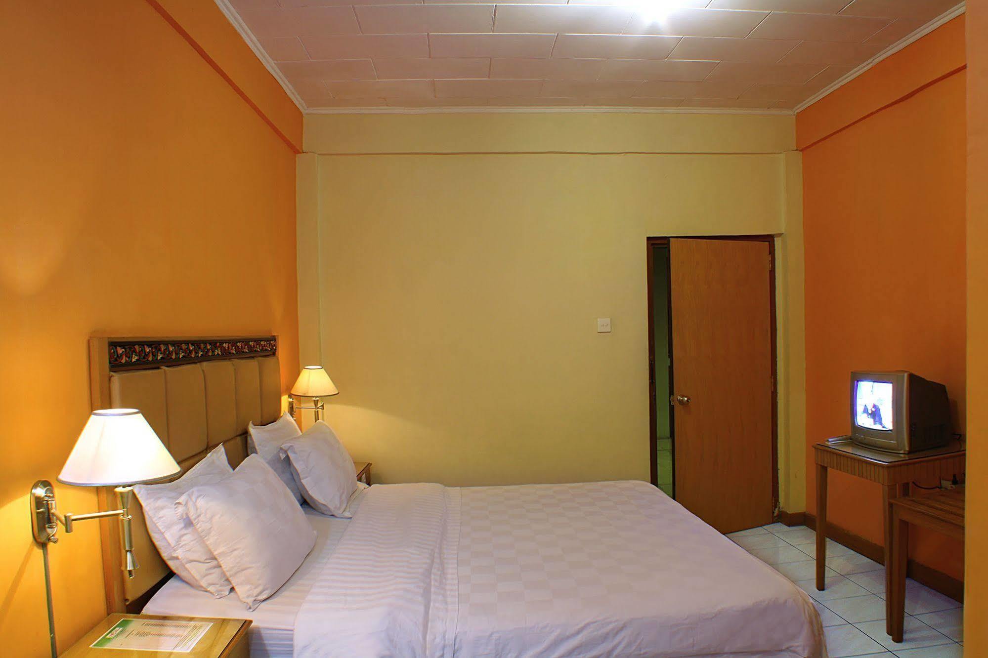 Hotel Hangtuah Padang  Dış mekan fotoğraf