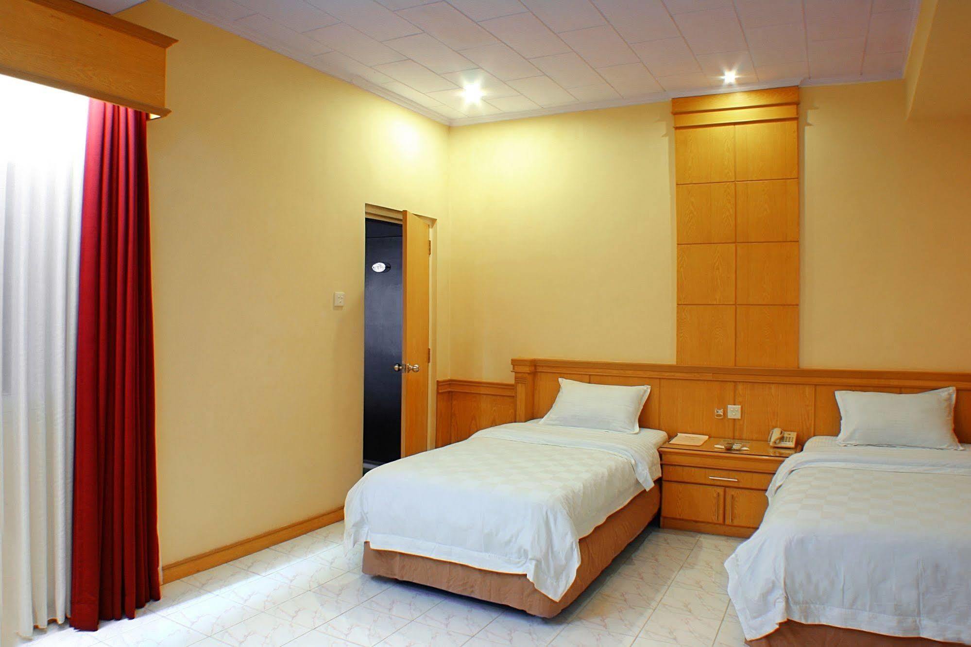 Hotel Hangtuah Padang  Dış mekan fotoğraf